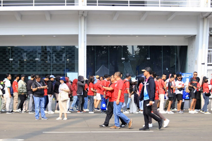 Pantauan Medcom.id, sekitar pukul 14.00 WIB para suporter sudah mulai memadati area Stadion Utama Gelora Bung. Lalu lintas di kawasan GBK pun terpantau padat.