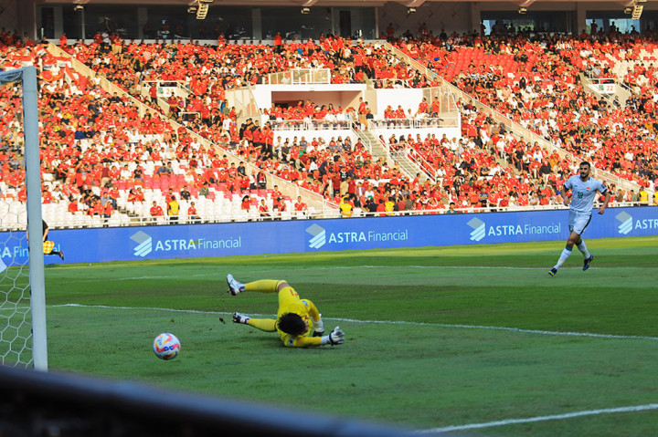 Setelah bermain imbang 0-0 di babak pertama, Irak kemudian berhasil unggul terlebih dahulu pada menit ke-54 berkat penalti Aymen Hussein. Penalti diberikan kepada Irak setelah Justin Hubner handball di kotak terlarang.
