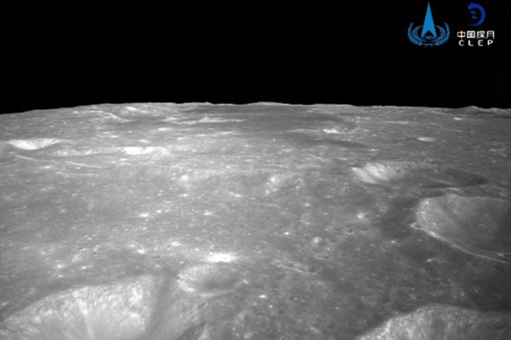 Pengambilan sampel Chang'e-6 dilakukan di bagian yang lebih tua dibandingkan pengambilan sampel oleh Amerika Serikat dan Uni Soviet yang dulu dilakukan di lokasi dengan usia geologis 3 miliar tahun.