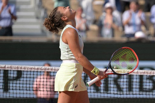 Dia juga menjadi petenis putri Italia pertama yang mencapai final tunggal Grand Slam sejak Flavia Pennetta dan Roberta Vinci bermain untuk gelar US Open 2015.
