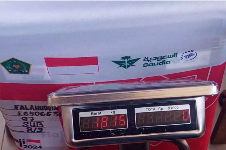 Sebanyak 898 jemaah calon haji asal Kabupaten Sumenep, Madura, siap diberangkatkan menuju Tanah Suci pada tahun ini. Sahara atau koper besar mereka telah diserahkan ke Kantor Kemenag setempat untuk ditimbang.