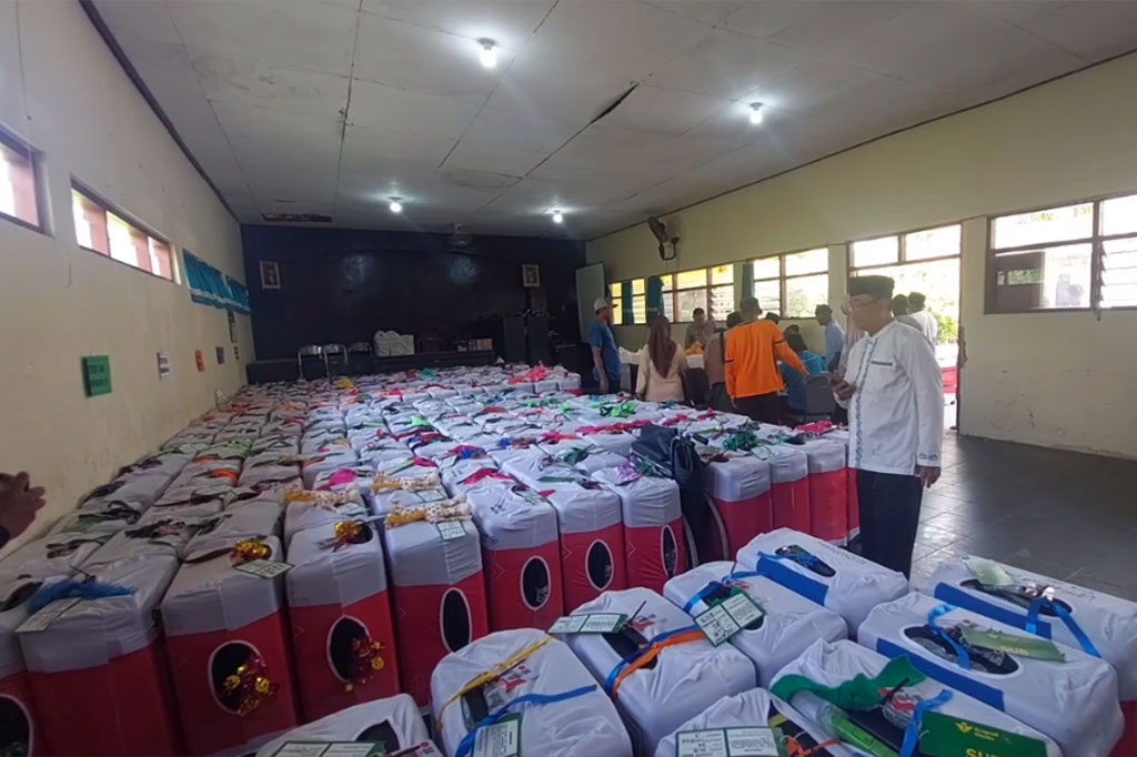 Penanda koper yang unik digunakan oleh para jemaah calon haji JEmaah yang tergabung dalam kloter 96 dan 97, tersebut untuk memudahkan mereka dalam mengenali barang-barang bawaannya itu selama perjalanan haji.
