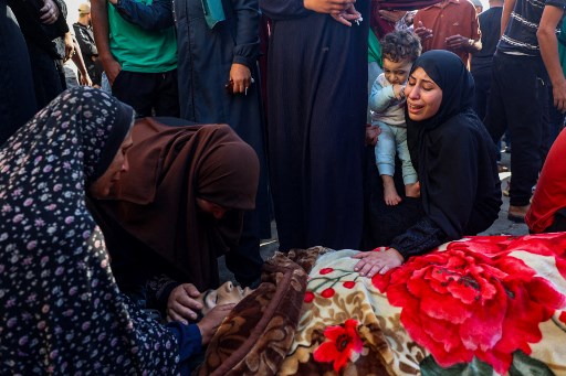 Otoritas media pemerintah Gaza menyatakan bahwa serangan pasukan Israel terhadap sekolah milik badan PBB untuk pengungsi Palestina UNRWA itu juga menyebabkan puluhan warga lainnya cedera.