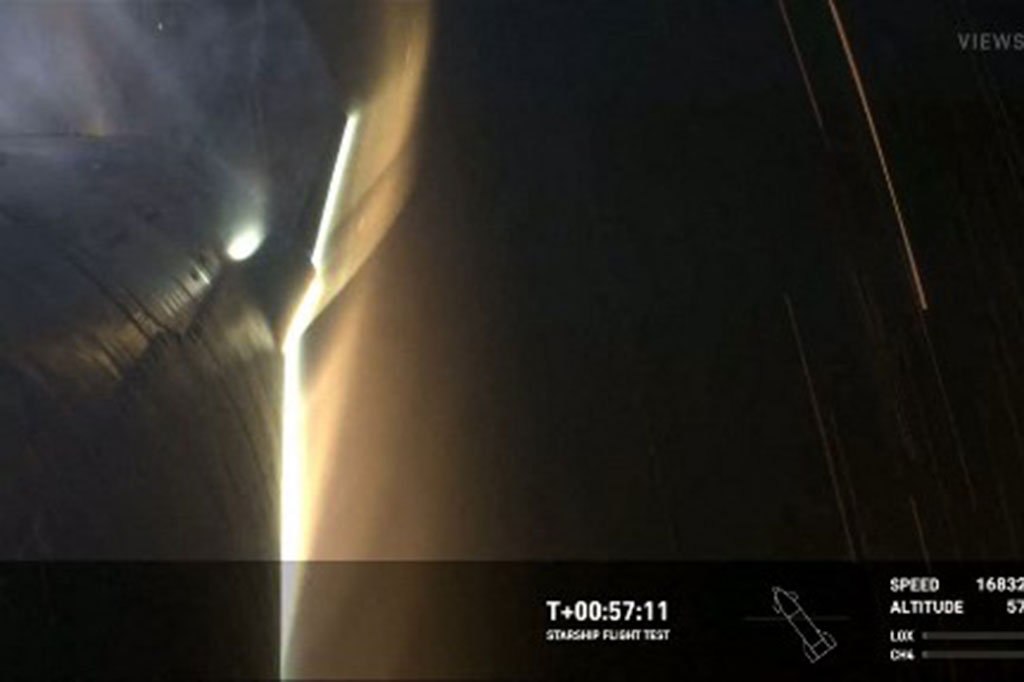 ?“Meskipun kehilangan banyak ubin dan penutupnya rusak, Starship berhasil mendarat dengan mulus di laut!” kata Musk, CEO SpaceX, menulis dalam sebuah postingan di X, platform media sosial yang juga dimiliki miliarder tersebut.