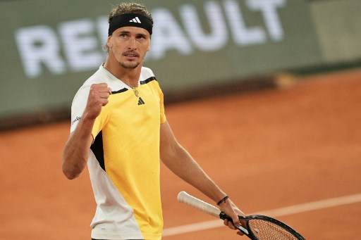 Alexander Zverev membalas dendam pada Casper Ruud di French Open pada Jumat, 7 Juni 2024 waktu setempat, untuk mencapai final Grand Slam keduanya. Zverev akan menghadapi Carlos Alcaraz untuk perebutan gelar.