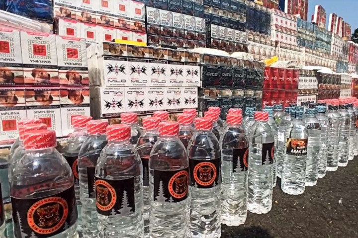 Selain itu, rokok ilegal ini juga didapat dari hasil penangkapan terhadap dua penjual di Kabupaten Purworejo yang sedang melakukan pengiriman ke luar daerah. Berawal dari temuan tersebut, kedua pelaku telah dijatuhi hukuman dua tahun penjara, karena melanggar pasal 54 UU nomor 11 tahun 1995 tentang cukai.