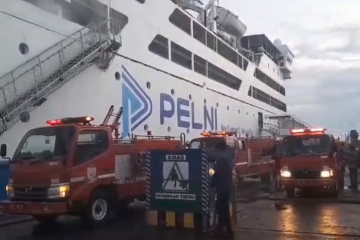 Berdasarkan video yang beredar terlihat suasana KM Umsini yang gelap gulita saat terjadi kebakaran. Tampak asap keluar dari dek luar atas sebelah kanan. Diperkirakan kebakaran terjadi di ruang mesin. Sejumlah armada pemadam kebakaran terlihat berjejer di dermaga Pelabuhan Makassar untuk memadamkan api.