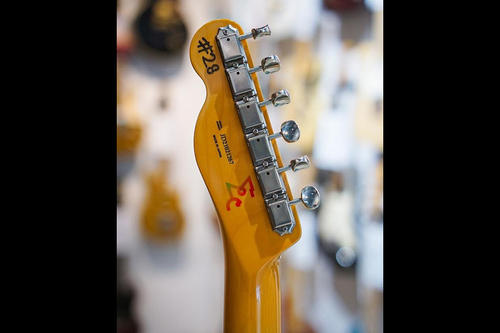 Lelang pun telah dilaksanakan pada Sabtu, 8 Juni 2024 hingga Minggu, 9 Juni 2024 pukul 09:00 pagi tadi melalui Smosyu Music. Dia pun menulis keterangan untuk unggahan foto gitarnya, 'Lelang gitar untuk Gaza'. 