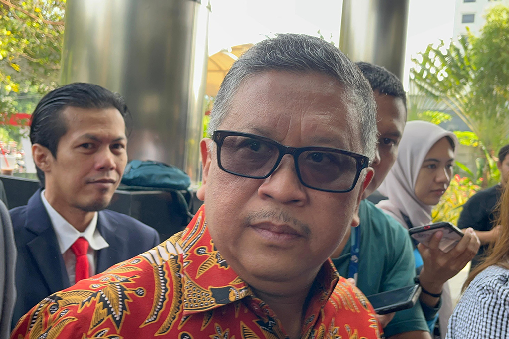 Hasto mengaku tidak menyiapkan apapun untuk memenuhi panggilan ini. Sekjen PDIP itu cuma membawa surat undangan yang ditujukan kepadanya.