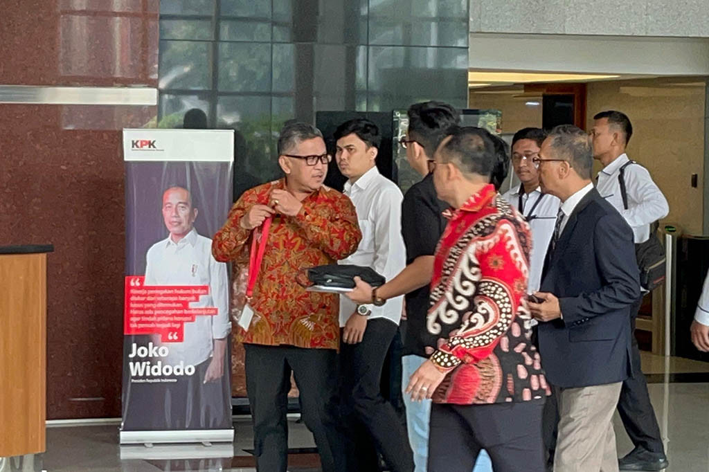 Komisi Pemberantasan Korupsi (KPK) rampung memeriksa Sekretaris Jenderal (Sekjen) Partai Demokrasi Indonesia Perjuangan (PDIP) Hasto Kristiyanto. Usai dimintai keterangan dia menyebut ponsel dan tas miliknya diambil penyidik.