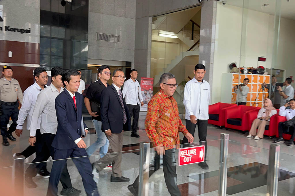 “Tas dan handphone atas nama saya disita,” kata Hasto di Gedung Merah Putih KPK, Jakarta Selatan, Senin, 10 Juni 2024.
