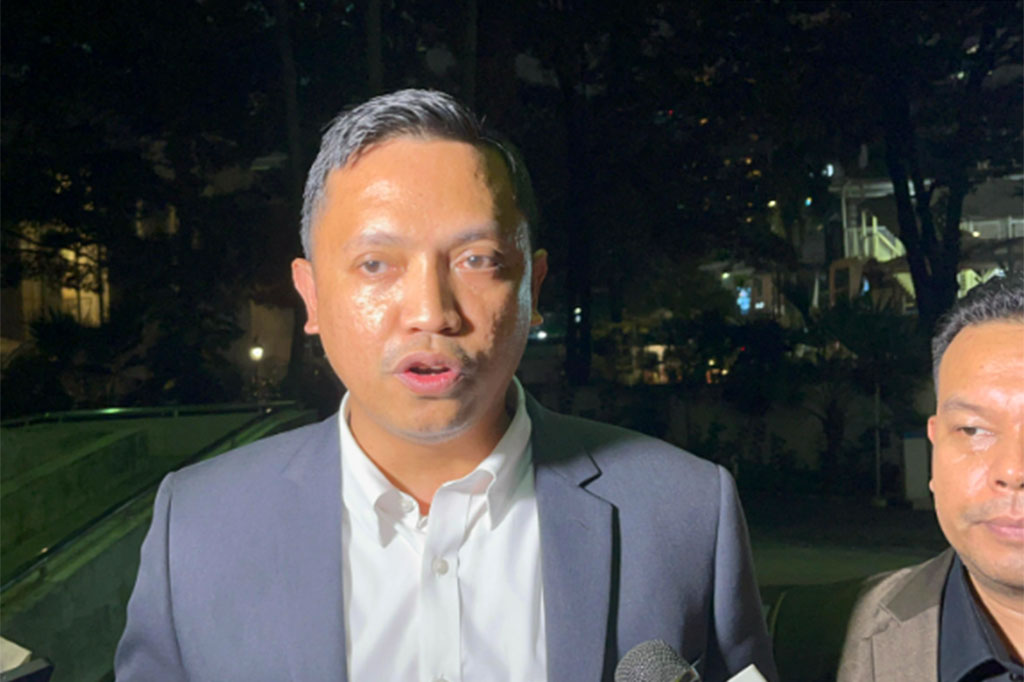 KPK juga dinilai tidak dalam kondisi mendesak untuk mengambil ponsel secara dadakan itu. Sikap Rossa disayangkan dan berakhir dilaporkan ke Dewas KPK.