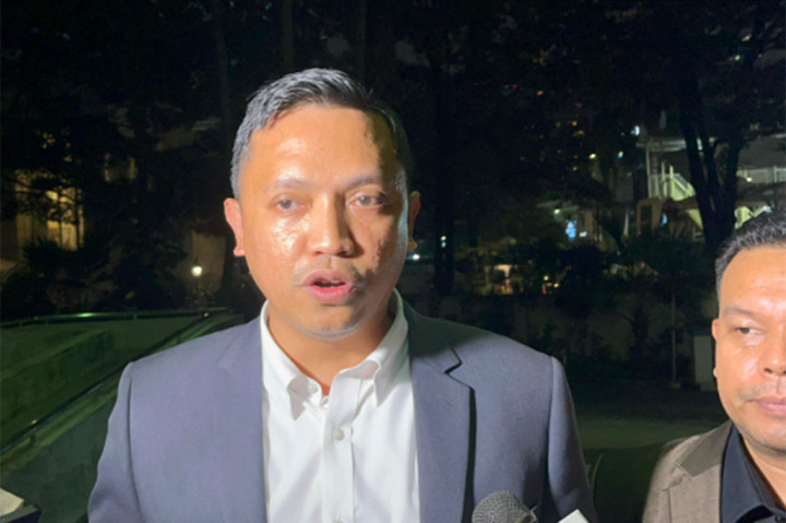 KPK juga dinilai tidak dalam kondisi mendesak untuk mengambil ponsel secara dadakan itu. Sikap Rossa disayangkan dan berakhir dilaporkan ke Dewas KPK.