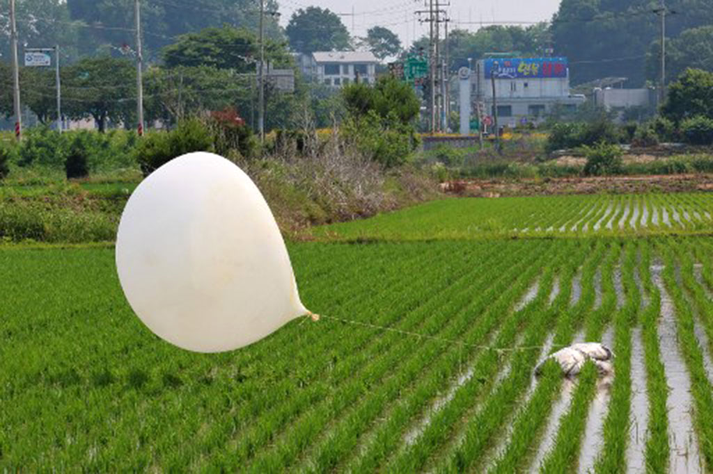 Korea Utara kembali mengirim 310 balon pengangkut sampah ke arah Korea Selatan, di tengah meningkatnya ketegangan antara kedua Korea akibat beberapa aksi pengiriman balon oleh Korut.