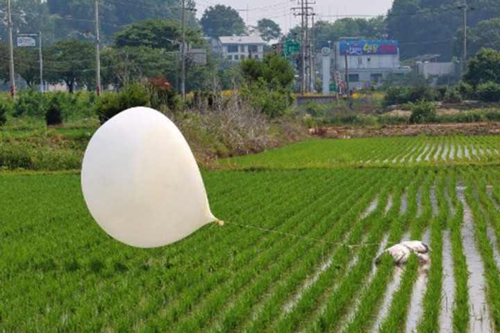 Korea Utara kembali mengirim 310 balon pengangkut sampah ke arah Korea Selatan, di tengah meningkatnya ketegangan antara kedua Korea akibat beberapa aksi pengiriman balon oleh Korut.