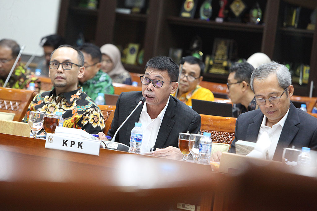 Dia menjelaskan pagu indikatif KPK tahun 2025 lebih kecil dibandingkan dengan anggaran tahun 2023 dan tahun 2024. Menurut dia, pada tahun 2023, KPK mendapatkan anggaran sebesar Rp1,316 triliun, dan tahun 2024 sebesar Rp1,377 triliun.