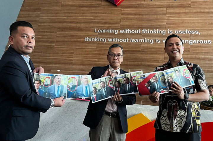 Di sisi lain, KPK membantah melakukan penjebakan saat menyita barang milik Hasto Kristiyanto. Upaya paksa itu dipastikan didasari surat perintah.