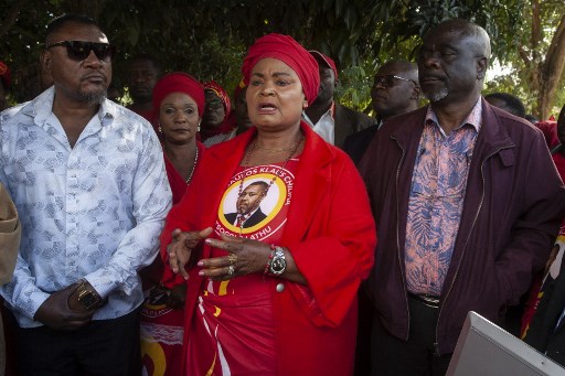 Presiden Lazarus Chakwera, dalam pernyataannya pada Selasa siang waktu setempat, menyatakan bahwa seluruh 10 penumpang dalam pesawat yang jatuh tersebut, termasuk Chilima dan mantan ibu negara Shanil Muluzi, meninggal dunia.