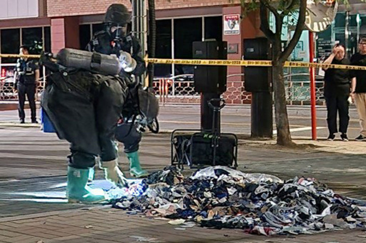 Ketegangan di antara kedua Korea yang secara teknis masih dalam masa perang berada pada titik tertinggi dalam beberapa tahun terakhir. Sejak pekan lalu, Korea Utara mengirimkan ratusan balon udara yang membawa puntung rokok, kotoran, dan tisu toilet ke selatan perbatasan.