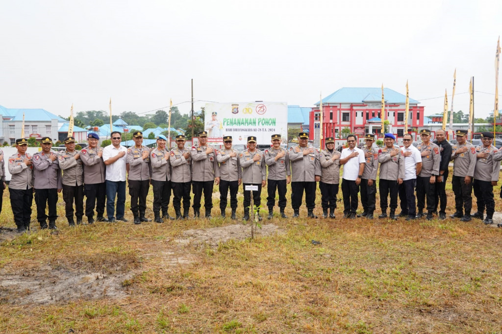 Kapolda Sultra Irjen Pol Dwi Iriyanto dalam sambutannya menyampaikan, bahwa penanaman pohon ini merupakan wujud kepedulian Polda Sultra terhadap kelestarian lingkungan hidup dan kehutanan.