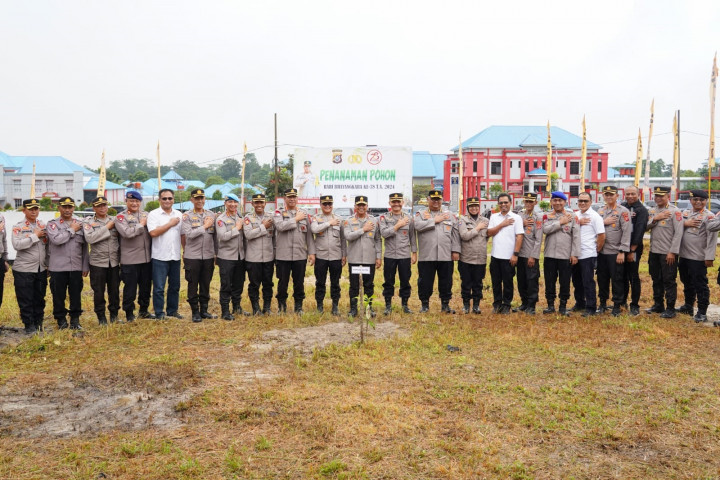 Kapolda Sultra Irjen Pol Dwi Iriyanto dalam sambutannya menyampaikan, bahwa penanaman pohon ini merupakan wujud kepedulian Polda Sultra terhadap kelestarian lingkungan hidup dan kehutanan.