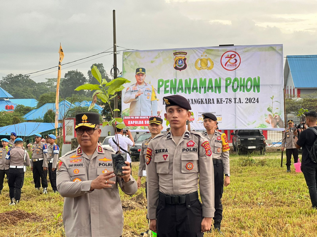 Dalam rangka menyambut dan memeriahkan Hari Bhayangkara ke-78, Polda Sulawesi Tenggara (Sultra) menggelar aksi penanaman pohon di kawasan Nanga-nanga, Kota Kendari, pada Rabu, 12 Juni 2024.