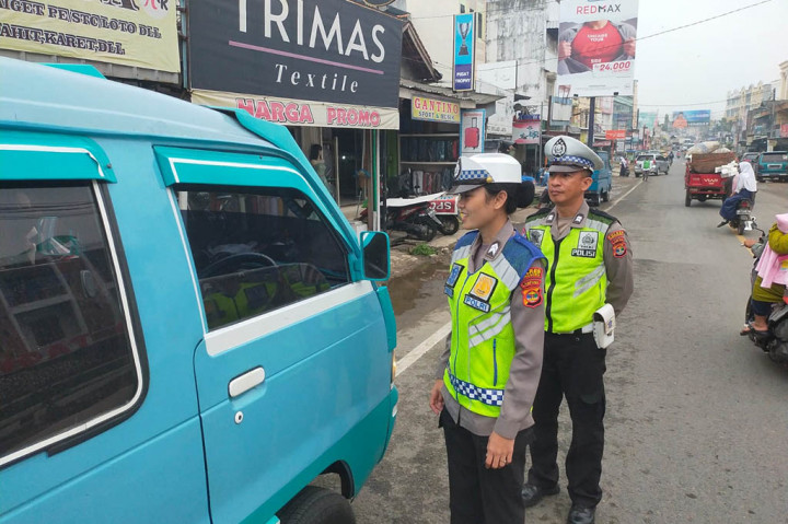 Kasat Lantas Polres Pringsewu, Iptu David Pulner, menyampaikan bahwa kegiatan sosialisasi ini merupakan bagian dari upaya Polres Pringsewu dalam menciptakan lingkungan berkendara yang lebih aman dan nyaman. 