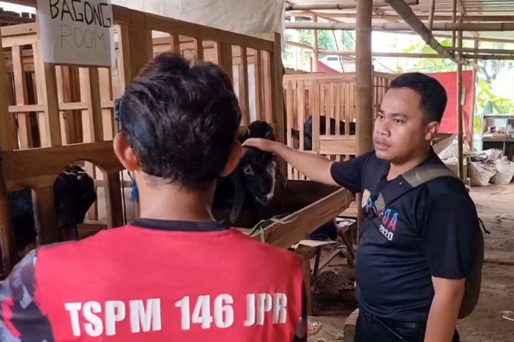 Salah satu pembeli kambing, Saiful Makmun, mengaku sengaja datang ke Kusuma Farm berawal dari postingan di media sosial dengan menunjukkan kebersihan dan perawatan untuk kambing, sehingga datang langsung untuk memilih kambing kurban.