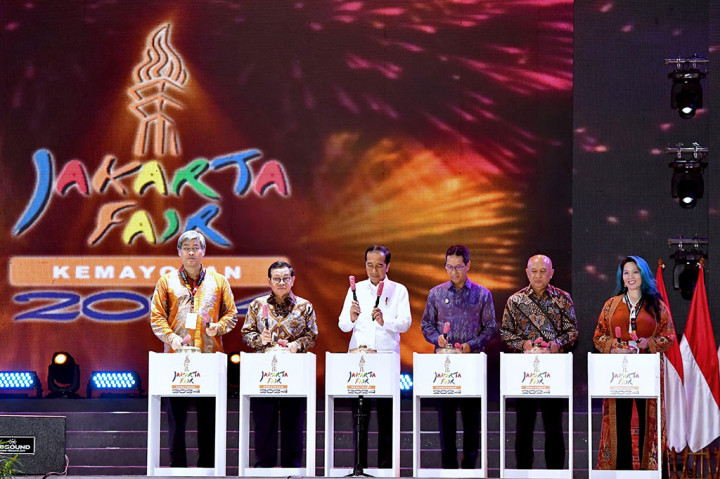 Presiden Joko Widodo secara resmi membuka Jakarta Fair 2024 di Jakarta International Expo, Kemayoran, Jakarta, Rabu, 12 Juni 2024 malam. 