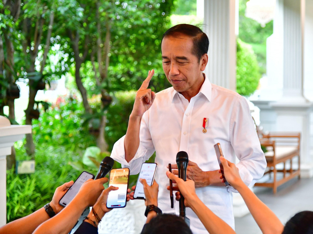 Oleh sebab itu, Kepala Negara menegaskan bahwa pemerintah terus secara serius melakukan upaya pemberantasan dan memerangi perjudian online. Menurut Presiden, saat ini sudah lebih dari 2,1 juta situs judi online yang telah ditutup oleh pemerintah, selain pembentukan satgas.