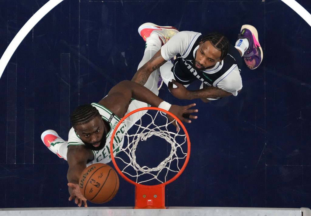 Celtics berpotensi menyapu bersih final di markas Mavericks. Game keempat akan kembali digelar di American Airlines Center pada Sabtu, 15 Juni 2024.