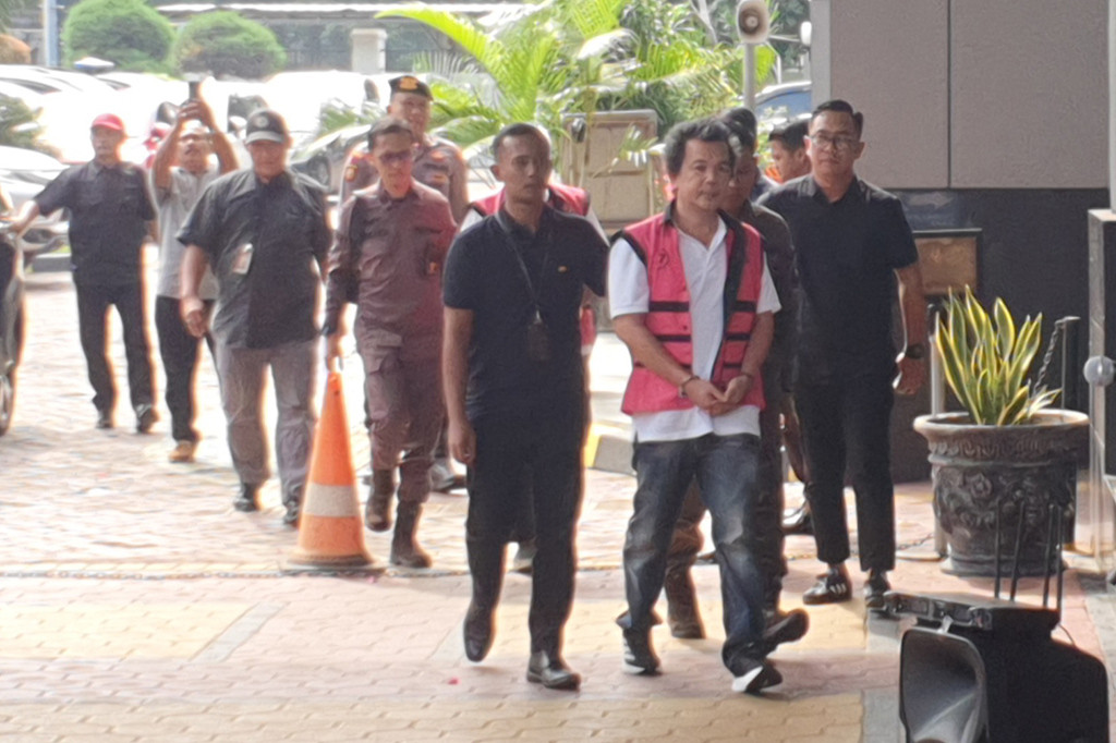 Berkas 10 orang tersangka perkara dugaan tindak pidana korupsi dalam pengelolaan tata niaga komoditas timah di wilayah Izin Usaha Pertambangan (IUP) di PT Timah Tbk tahun 2015-2022 telah masuk tahap dua. Tim Jaksa Penyidik pada Direktorat Penyidikan Jaksa Agung Muda Bidang Tindak Pidana Khusus (JAM PIDSUS) Kejaksaan Agung (Kejagung) telah menyerahkannya kepada jaksa penuntut umum pada Kejaksaan Negeri (Kejari) Jakarta Selatan (Jaksel).