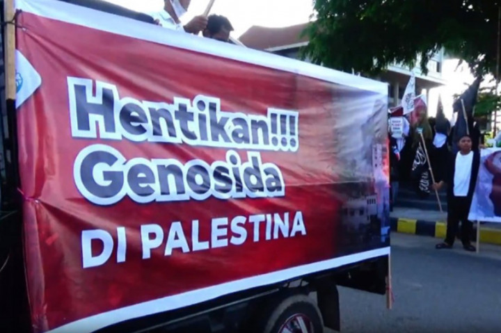 Pada Kamis, 13 Juni 2024 sore, ratusan warga Kota Lhokseumawe, Aceh, menggelar aksi solidaritas bela Palestina, dan mengecam aksi genosida yang dilakukan militer israel, terhadap warga palestina.