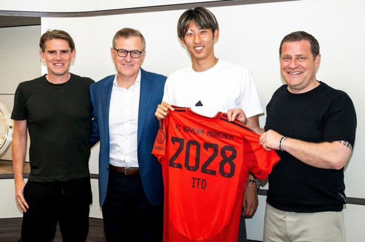 Bek asal Jepang, Hiroki Ito resmi menjadi pembelian pertama Vincent Kompany sebagai pelatih baru Bayern Muenchen. 