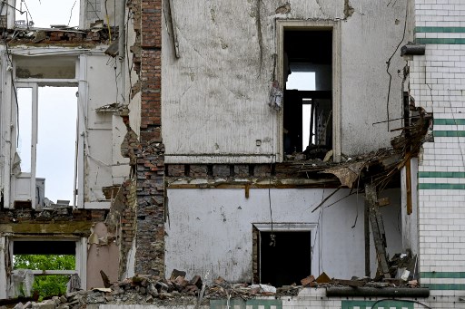 Polisi berasumsi masih ada orang di bawah reruntuhan, tapi belum bisa dipastikan. “Kami akan terus bekerja sampai kami yakin 100%,” kata Bastiaens.