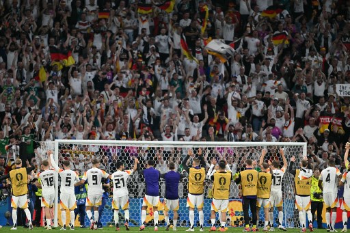 Para pemain timnas Jerman larut dalam kegembiraan usai menang telak 5-1 atas Skotlandia dalam laga pembuka Piala Eropa 2024 di Stadion Futball Arena Munchen, Munich, Sabtu, 15 Juni 2024 dini hari WIB.