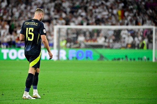 Pemain bertahan Skotlandia Ryan Porteous menjadi pemain pertama yang diusir wasit dari lapangan pada gelaran Euro 2024 di Jerman.