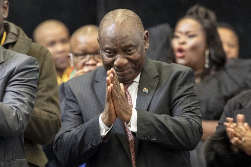 Cyril Ramaphosa terpilih kembali menjadi Presiden Afrika Selatan oleh anggota parlemen untuk masa jabatan kedua pada hari Jumat, 14 Juni 2024, setelah partainya mencapai kesepakatan koalisi dengan mantan musuh politiknya, hanya beberapa jam sebelum pemungutan suara.