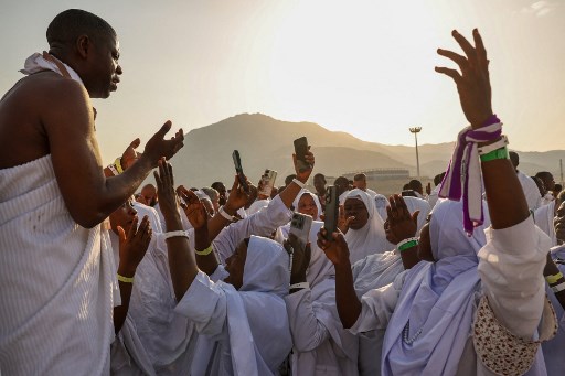 Waktu wukuf di Arafah dimulai setelah tergelincirnya matahari (waktu Zuhur) pada hari Arafah.