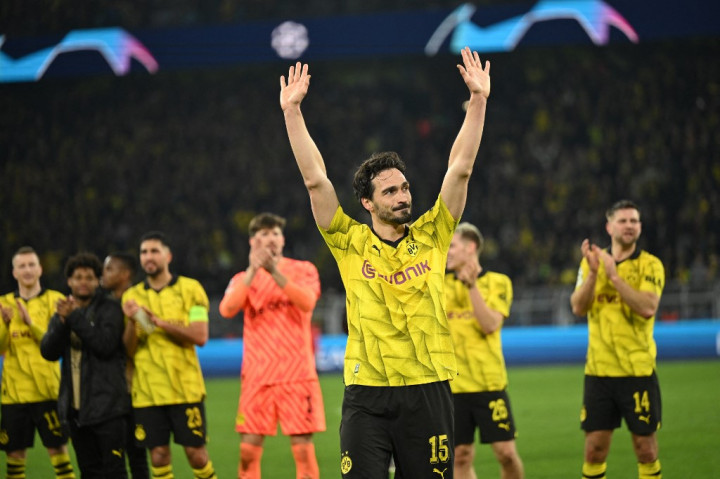 Bek Borussia Dortmund, Mats Hummels, resmi hengkang setelah kontraknya habis. Namun, belum diketahui pelabuhan selanjutnya bagi bek 35 tahun tersebut.