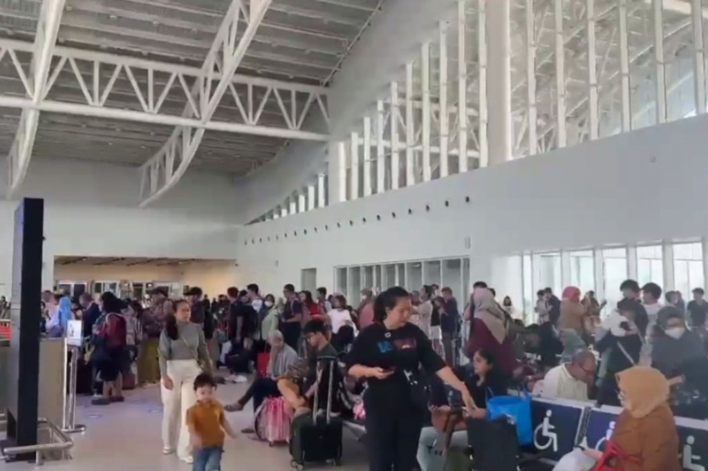 Angka ini masih akan bertambah seiiring dengan masih dijualnya tiket Whoosh di berbagai channel penjualan. Setiap harinya ada sekitar 20 ribu penumpang yang menggunakan kereta cepat.