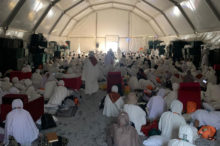 Petugas Penyelenggara Ibadah Haji (PPIH) Arab Saudi menyelenggarakan khutbah wukuf dan salat berjemaah di tenda utama dan di setiap tenda jemaah yang dilaksanakan oleh para pembimbing ibadah selama wukuf. Hal itu dikatakan Anggota Media Center Kementerian Agama (Kemenag) Widi Dwinanda.