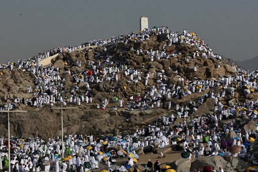 Dalam sebuah jumpa pers, Menteri Haji dan Umrah Tawfiq Al-Rabiah mengatakan jemaah mulai berkumpul di Arafah, sebuah ritual penting dalam ibadah haji yang berlangsung selama enam hari.