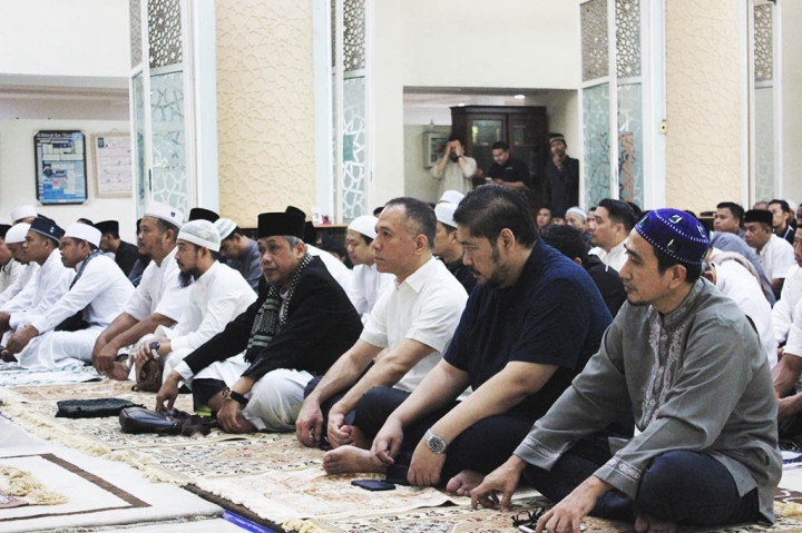 Masjid Nursiah Daud Paloh menggelar salat Iduladha yang dilaksanakan di Komplek Media Group, Kedoya, Jakarta Barat, Senin, 17 Juni 2024. Salat dihadiri Direktur Utama sekaligus Programing & Development Metro TV, Arief Suditomo, karyawan Media Group, dan warga sekitar.
