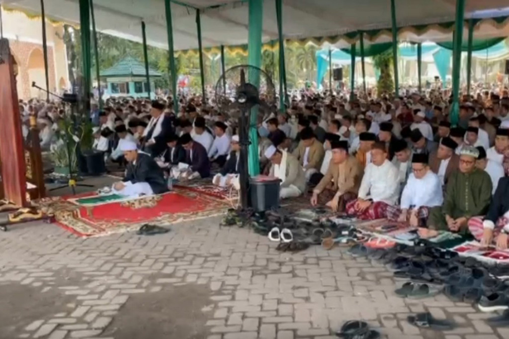 Pelaksanaan salat Iduladha juga dihadiri oleh Pejabat Gubernur Sumatera Selatan Agus Fatoni, Pejabat Walikota Palembang Ratu Dewa dan seluruh pejabat Forkopimda di Sumsel dan Kota Palembang. 