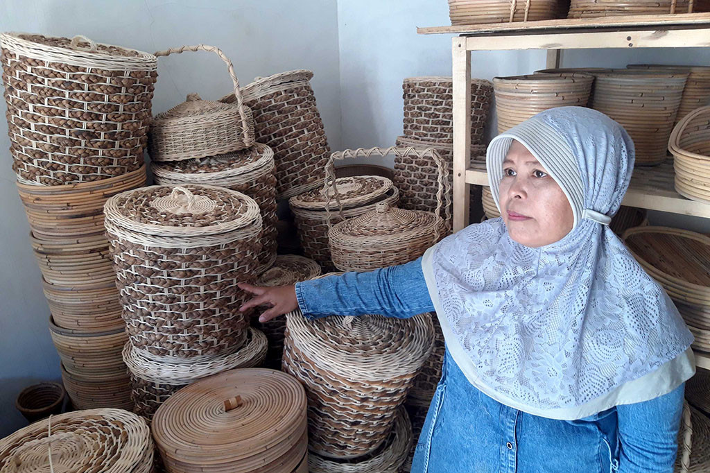 Keranjang buatan UMKM dijual lagi oleh pengepul di Bali bisa laku Rp750.000 per set. Kendati demikian, Musfandi menyadari tata niaga produk ekonomi kreatif (ekraf) seperti itu memang harus berbagi rezeki.