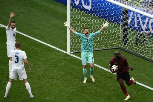 Belgia menaikkan intensitas serangan pada babak kedua. Mereka sempat menyamakan kedudukan pada menit ke-55 lewat Lukaku. Lukaku mencocor bola sepak pojok De Bruyne dari jarak dekat. Namun, VAR menganulir gol itu karena Lukaku sudah offside.