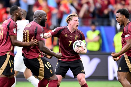 Belgia kembali menjebol gawang Slowakia pada menit ke-86. Openda menaklukkan lawannya dan mengirimkan umpan tarik yang disambut sepakan kaki kiri Lukaku, yang menjebol jala Dubravka. Gol itu dianulir karena Openda dianggap handball saat menerima umpan lambung dari rekannya.