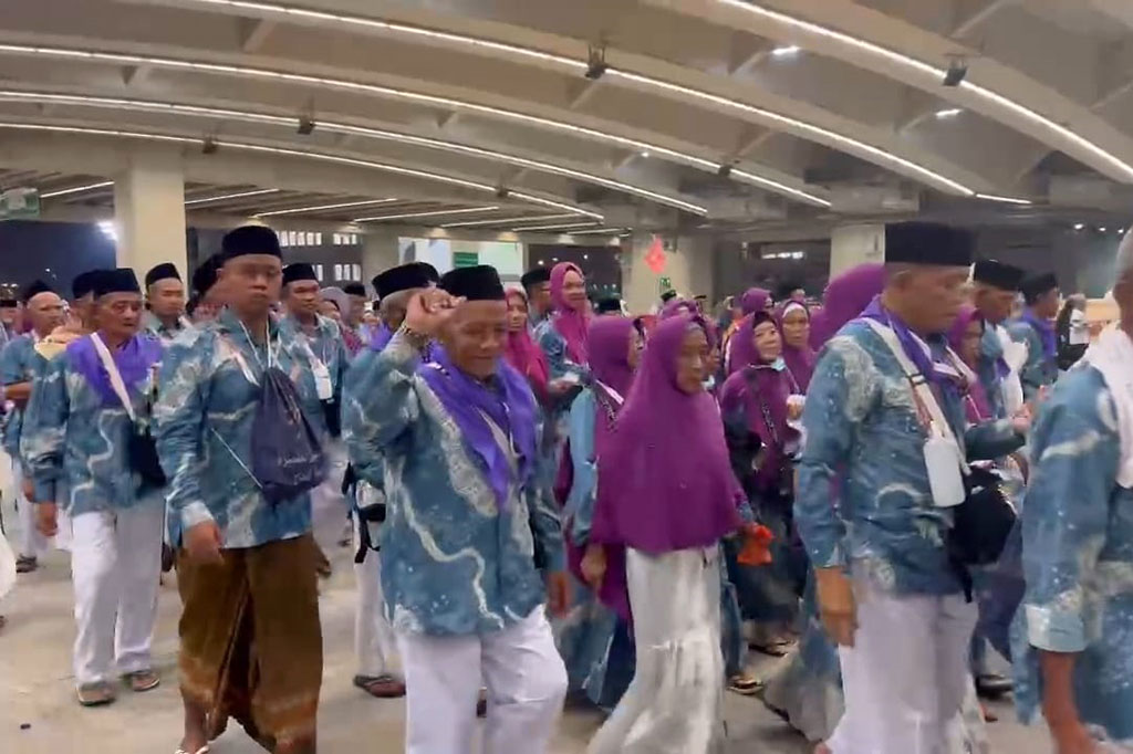 Peringatan tersebut membuat Petugas Penyelenggara Ibadah haji (PPIH) mengeluarkan imbauan agar jemaah haji Indonesia untuk melempar jumrah sebelum pukul 11.00 atau setelah pukul 16.00 waktu setempat.