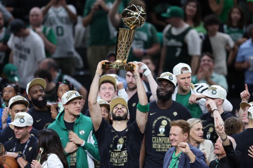Dalam pertandingan ini Jayson Tatum memimpin dengan 31 poin, 8 rebound, dan 11 assist, sementara Jaylen Brown yang dinobatkan sebagai MVP Final menambahkan 21 poin, 8 rebound, dan 6 assist.